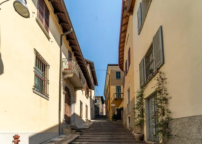 Vintage In The Hamlet With View Torno