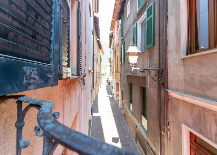 Vintage In The Hamlet With View * Torno