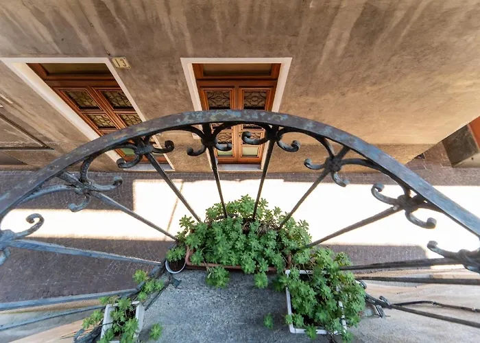 Vintage In The Hamlet With View Torno