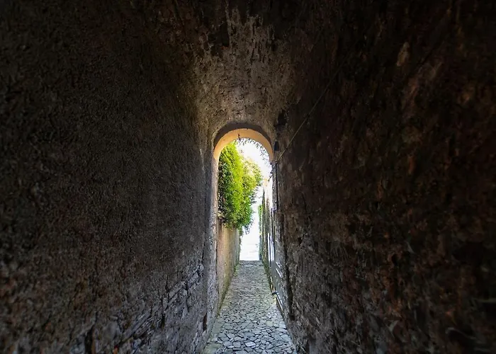 Vintage In The Hamlet With View Torno