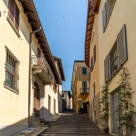 Vintage In The Hamlet With View Torno