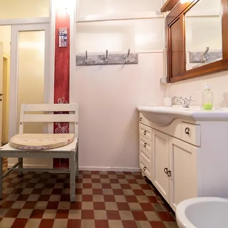 Vintage In The Hamlet With View Torno