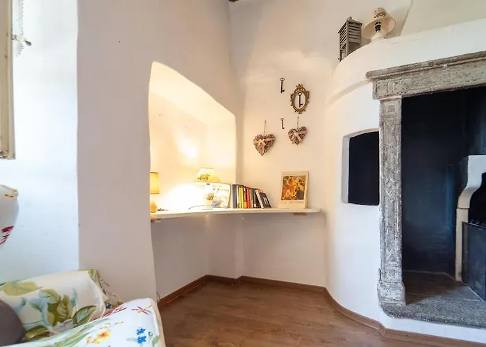 Vintage In The Hamlet With View Torno