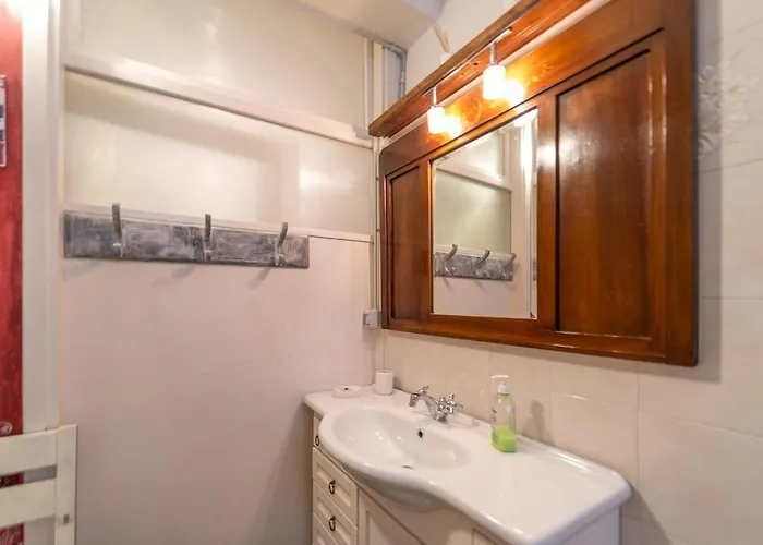 Vintage In The Hamlet With View